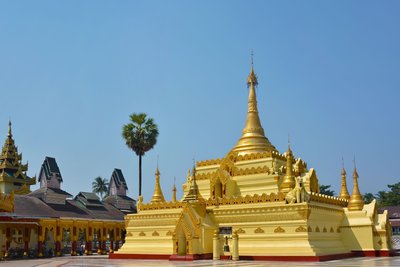 Shwe Sar Yan Pagode in Thaton Myanmar - hier findet alljährlich ein Festival statt