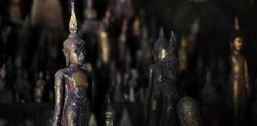 Buddha Statuen Pak Ou Hoehlen Laos Indochina