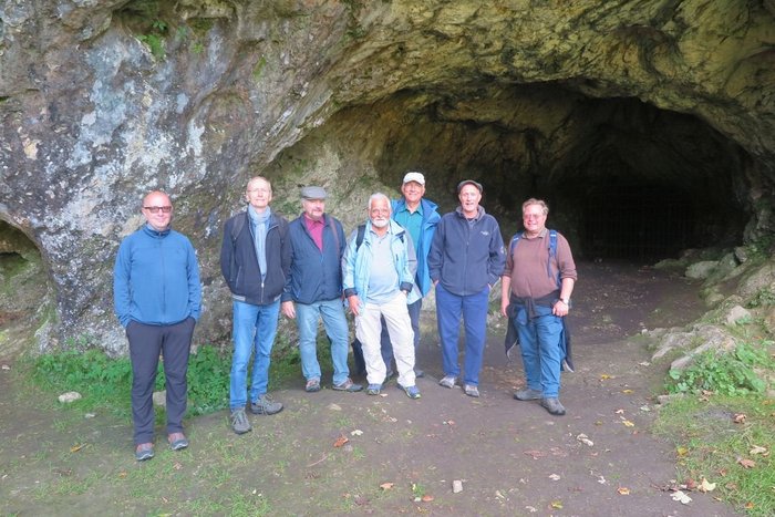 unsere Reisegruppe vor dem Hohlenstein-Stadel