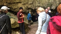 Vor der Höhle El Pendo Nordspanien 2022