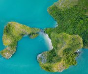 privater Trinh Nu Beach der Bhaya Cruise Halongbay Vietnam Ansicht von oben 