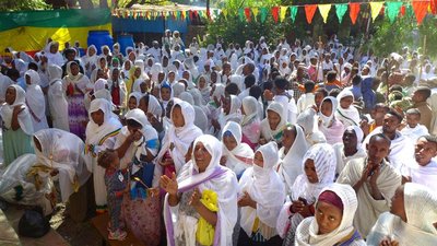 Mehrtägige Feierlichkeiten am Tag und in der Nacht in Lalibela zum äthiopischen Osterfest