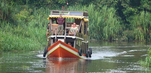 Hausboot unterwegs auf Borneo im Kumai Nationalpark