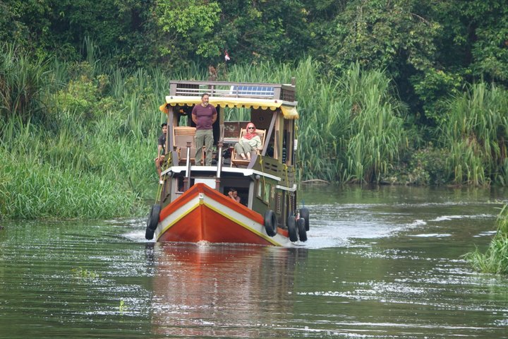 Hausboot unterwegs auf Borneo im Kumai Nationalpark