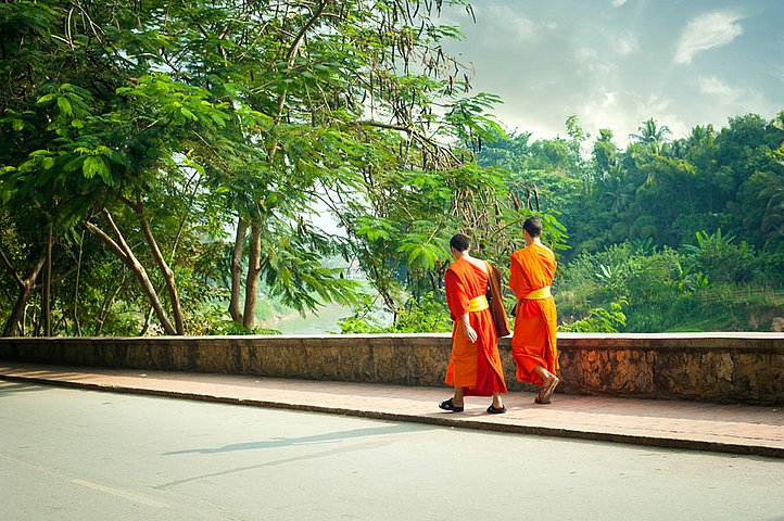 Buddhistische Moenche in Luang Prabang Laos Buddhistische Moenche in Luang Prabang Laos