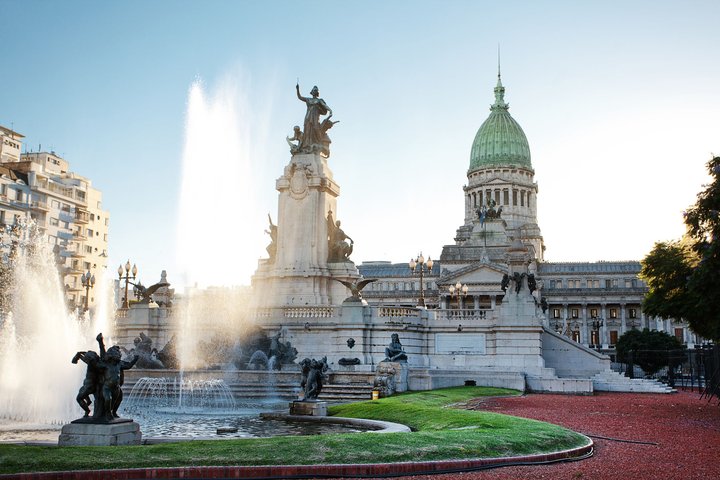 Kongresshaus und Brunnen in Buenos Aires