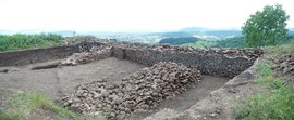 Gergovia (Romary, Gergovie mur pano2, CC BY-SA 3.0) Gergovia