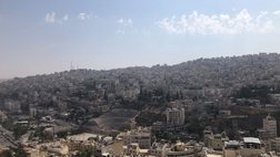 Ausblick vom Zitadellenhügel auf das Theater und die Stadt Amman Ausblick vom Zitadellenhügel auf das Theater und die Stadt Amman