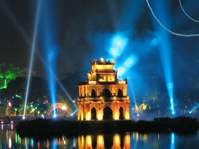Hanoi Vietnam Turtle Tower im Hoan Kiem See Turtle Tower im Hoan Kiem See Vietnamreise Hanoi Indochina