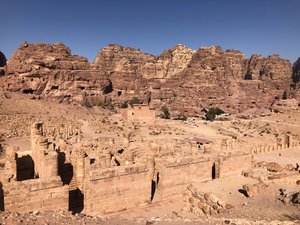 Blick auf den Großen Tempel von Petra