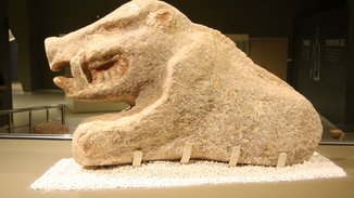 Urfa Museum - neuer Fund 2023 - das Wildschwein vom Göbekli Tepe - die älteste gefundene bemalte frühneolithische Statue