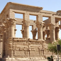 Philae Unternubien - Tempel mit kunstvollen Reliefs und Hieroglyphen