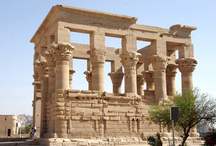 Philae Unternubien - Tempel mit kunstvollen Reliefs und Hieroglyphen