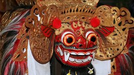 Traditionelle Barongmaske aus Bali. Nehmen Sie bei Asien Reisen an den Festen der Region teil. 