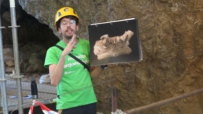 Atapuerca unser örtlicher Guide bei der Erklärung