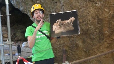 Atapuerca unser örtlicher Guide bei der Erklärung Atapuerca unser örtlicher Guide bei der Erklärung