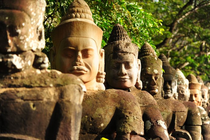 Statuen in der Tempelanlage Angkor Thom Kambodscha Indochina