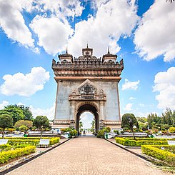 Patuxai Thriumphbogen Vientiane Laos französischer Einfluss in der Architektur