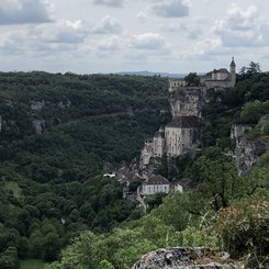 Ausblick auf Rocamadour über dem Lot-Tal