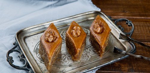 süße Kleinigkeiten gehören zum Tee in Aserbaidschan dazu - Pakhlava