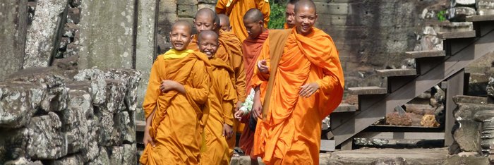 Mönche sind in Indochina allgegenwärtig - bei Kambodscha Gruppenreisen werden Sie Ihnen begegnen und sich vielleicht auf ein Gespräch einlassen!