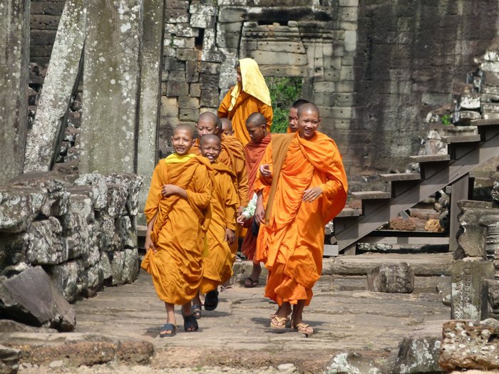 Mönche sind in Indochina allgegenwärtig - bei Kambodscha Gruppenreisen werden Sie Ihnen begegnen und sich vielleicht auf ein Gespräch einlassen!