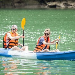Halongbuchtkreuzfahrt mit Kayaktour