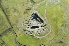 Blick von oben auf Nuraghe Santu Antine Blick von oben auf Nuraghe Santu Antine
