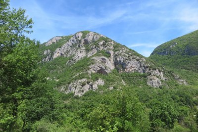Bilderhoehlen Suedfrankreich Blick auf die Hoehle von Niaux